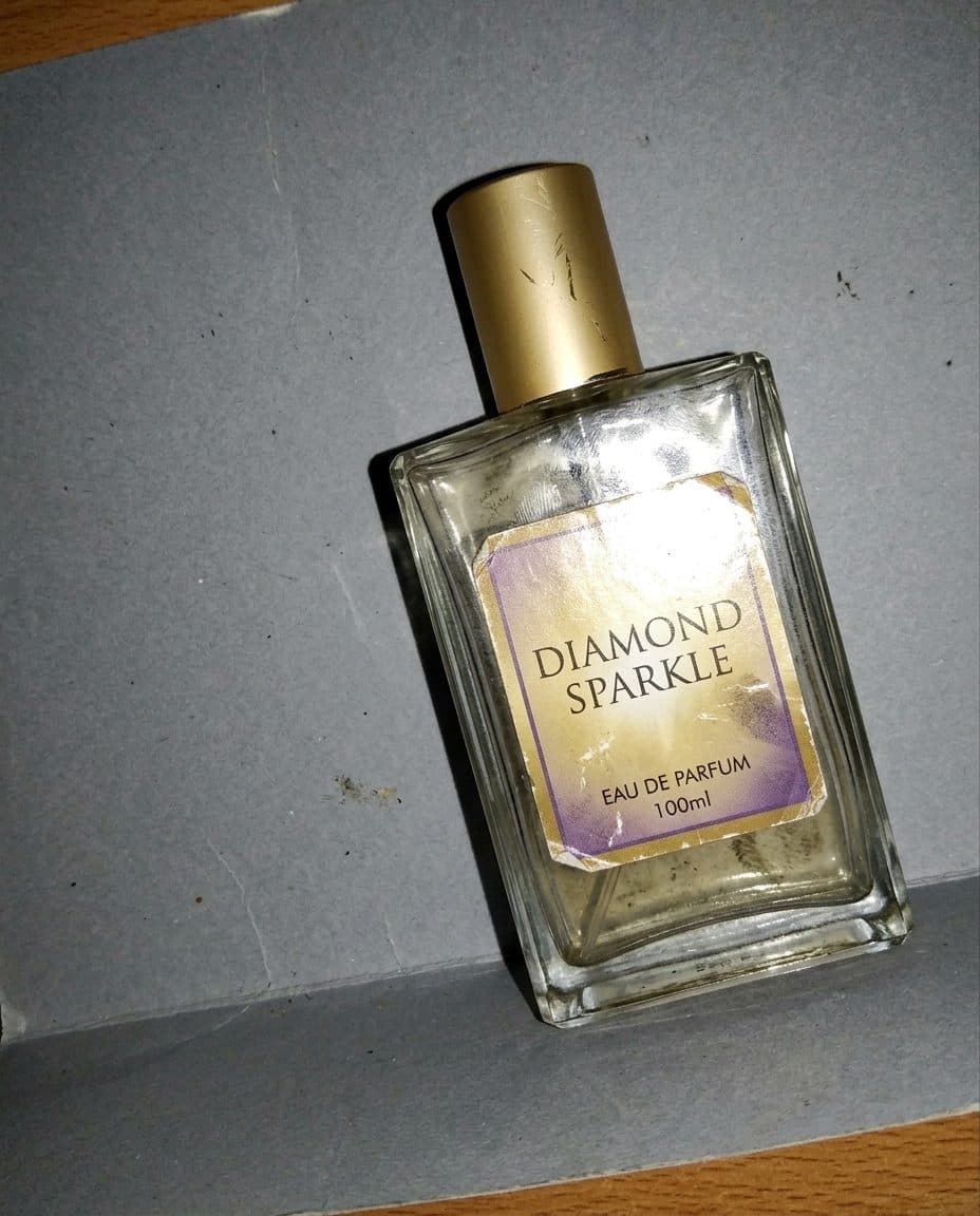 Perfume listing photo before IdleImage